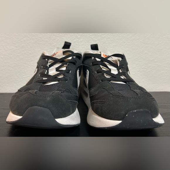 Used Kids Nike Air Max Dawn Black& White- size 3 - Picture 7 of 13
